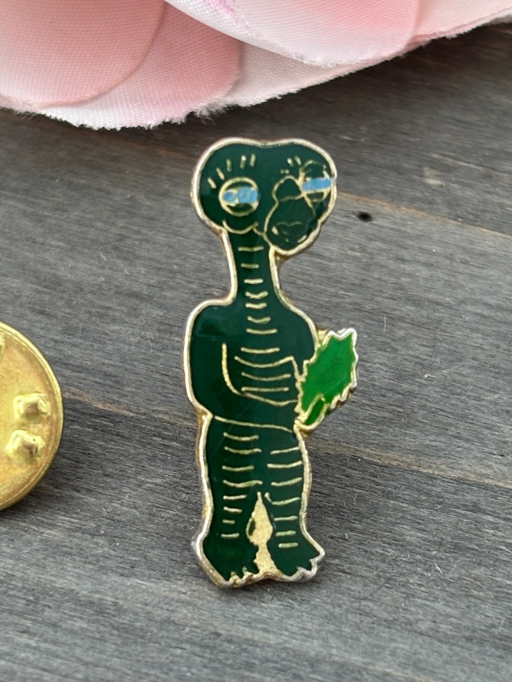 Vintage 1980s ET pin